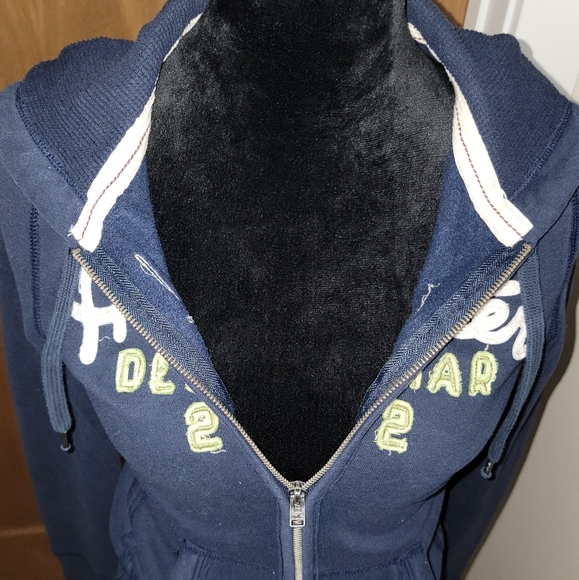 HOLLISTER - Picture 6 of 12